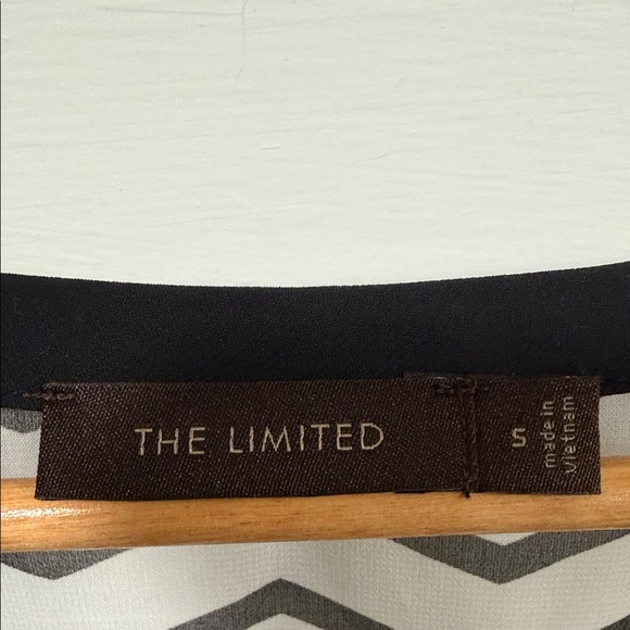 The Limited Monochrome Chevron Blouse - Picture 2 of 6